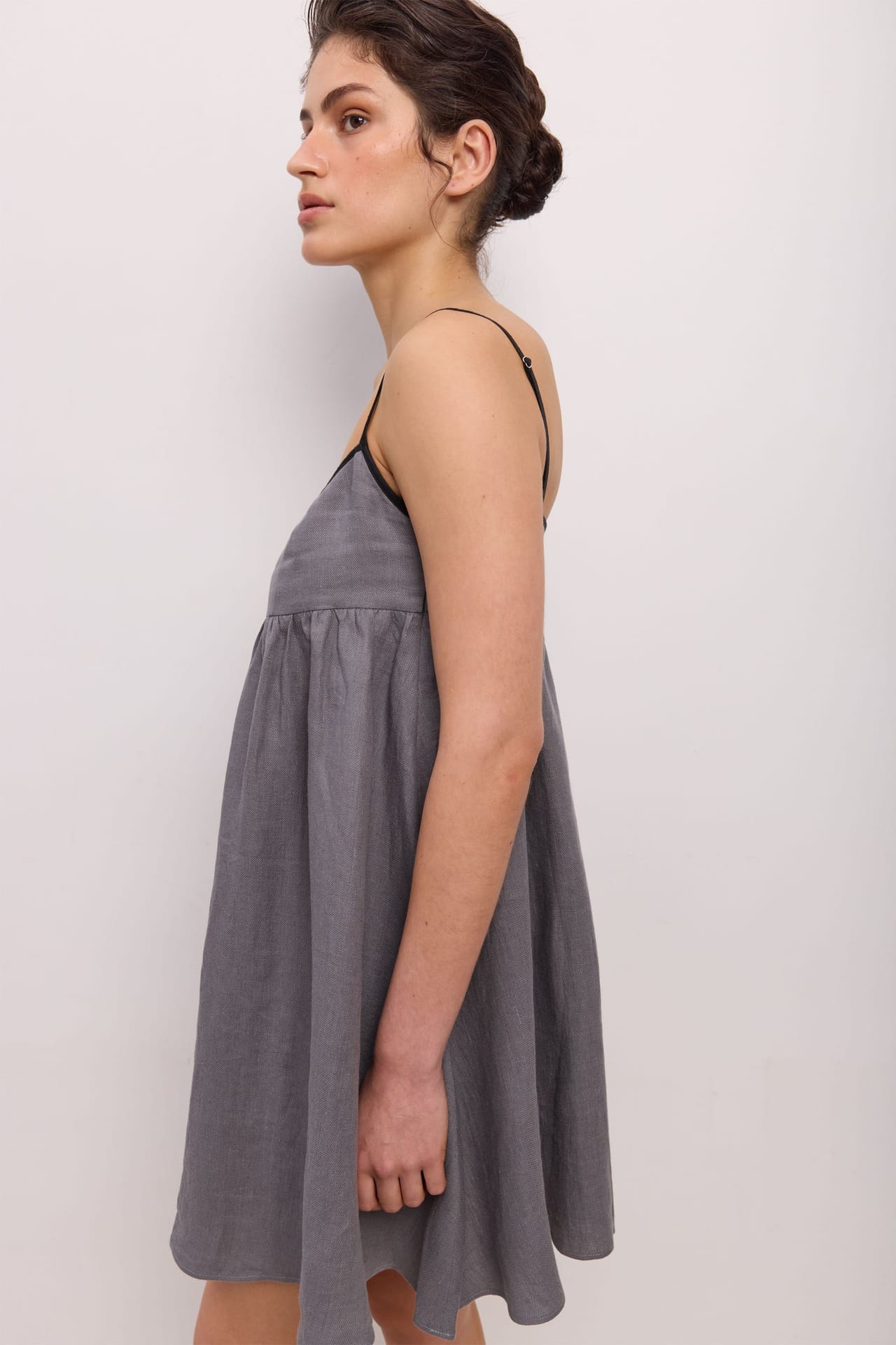 Robe trapèze mini avec bordure noire - Photo 5