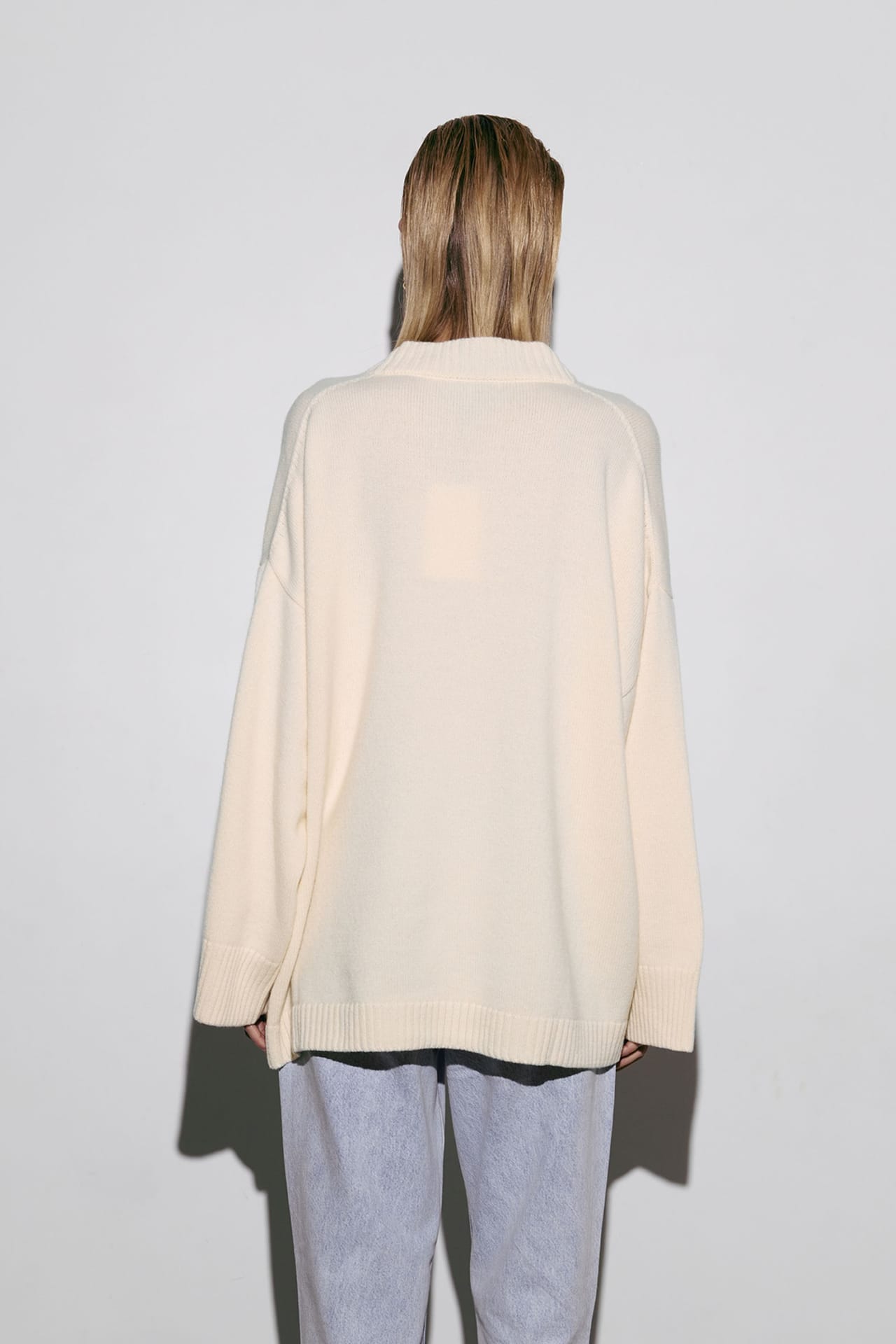 Sweter oversize z długimi rękawami - Photo 4