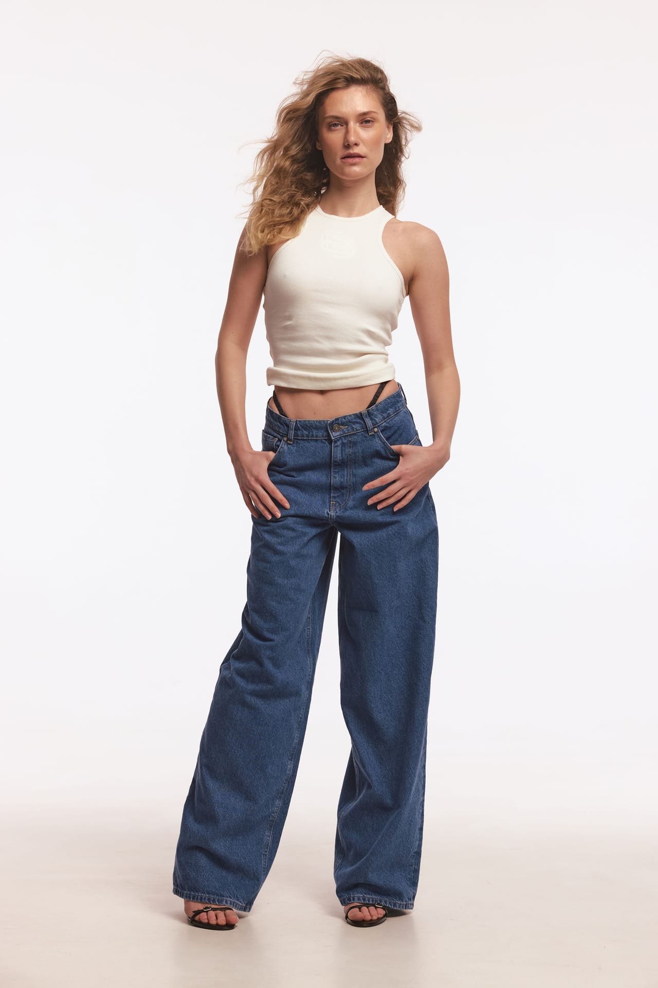 Wide-leg jeans - Photo 1