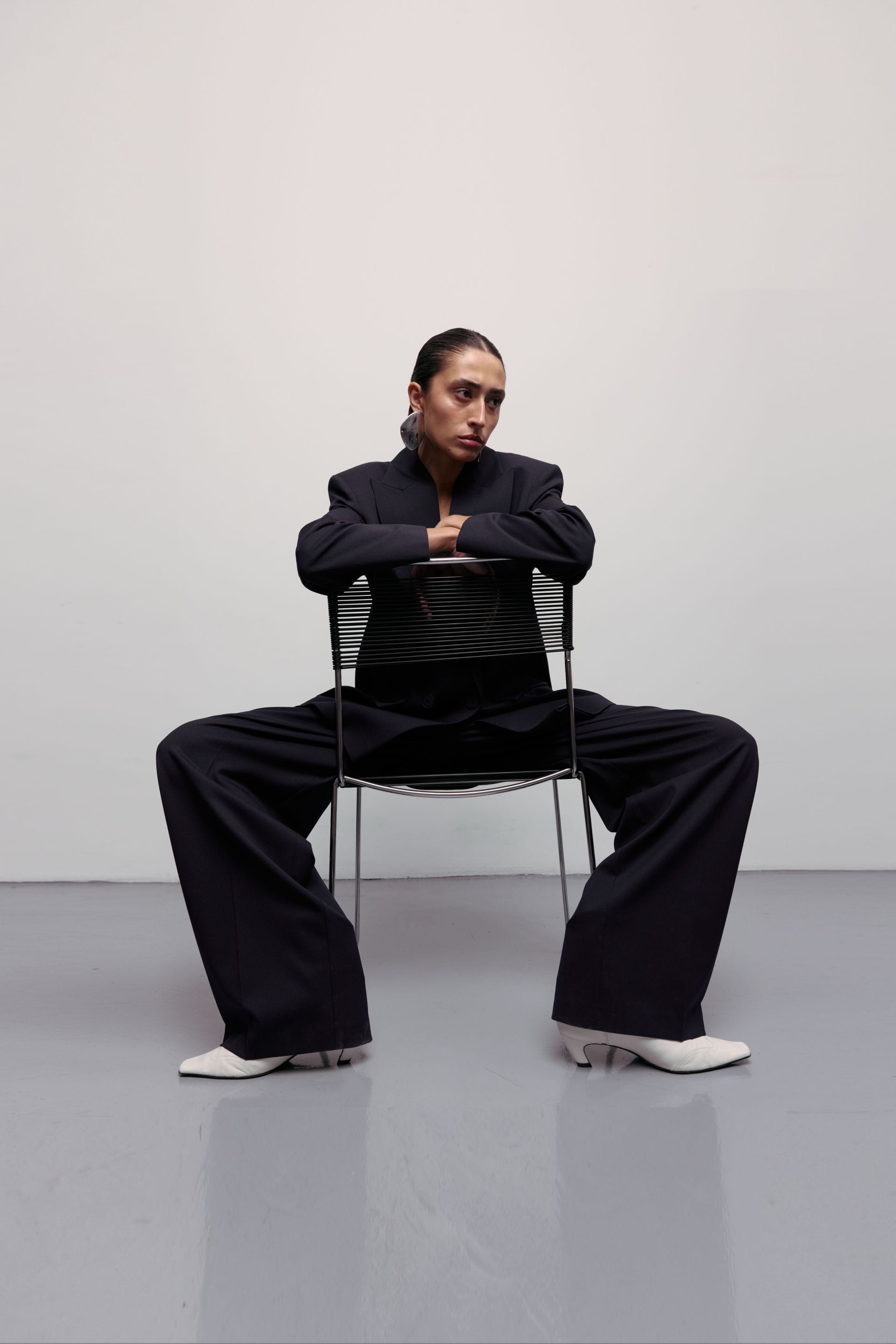 Relaxed wool pants with a mid-rise fit - WWB-P1068-11-1 - Photo 5