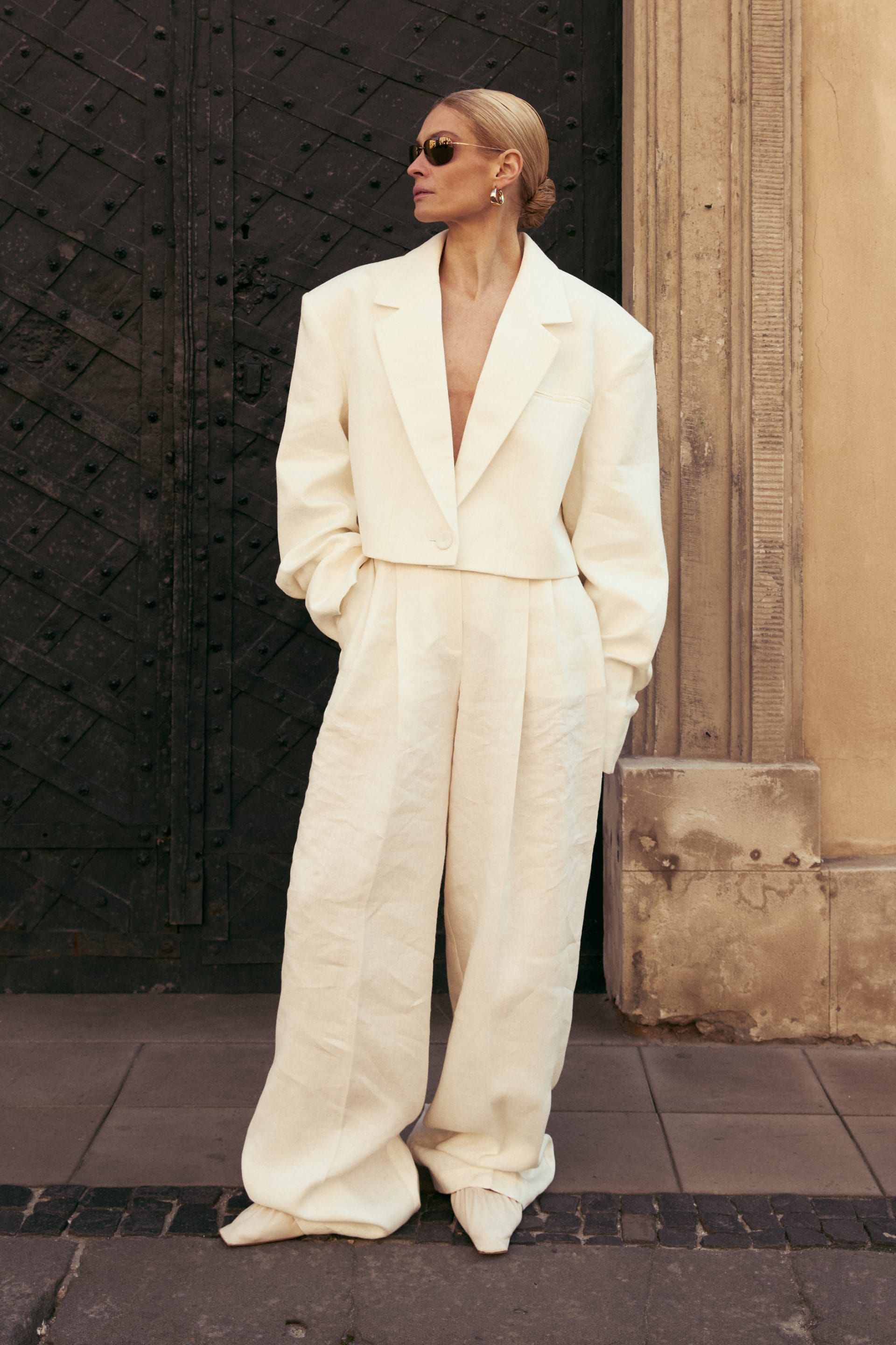 Linen relaxed trousers with a medium fit - WWB-P1068-3-14 - Photo 3