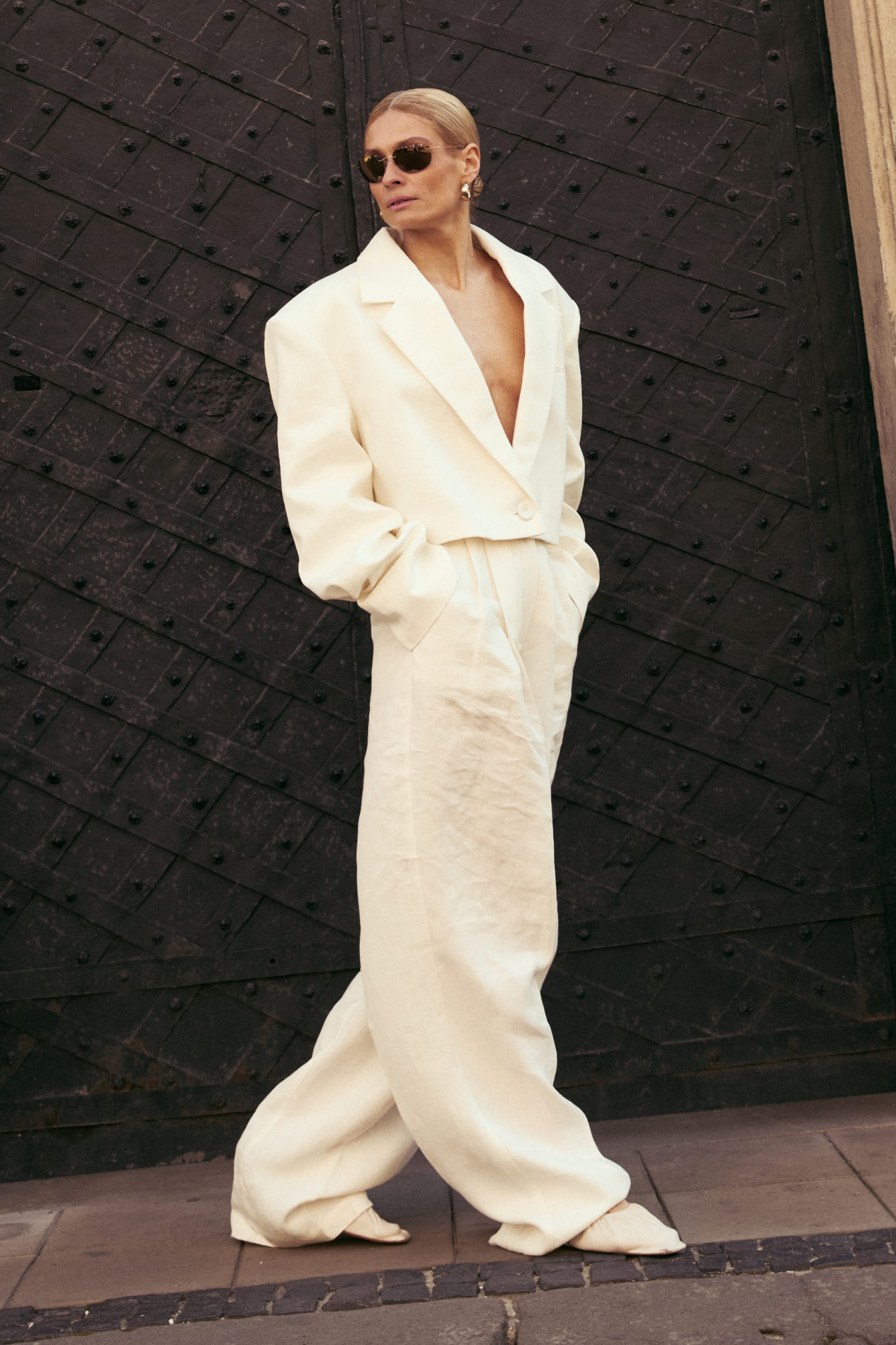 Linen relaxed trousers with a medium fit - WWB-P1068-3-14 - Photo 5