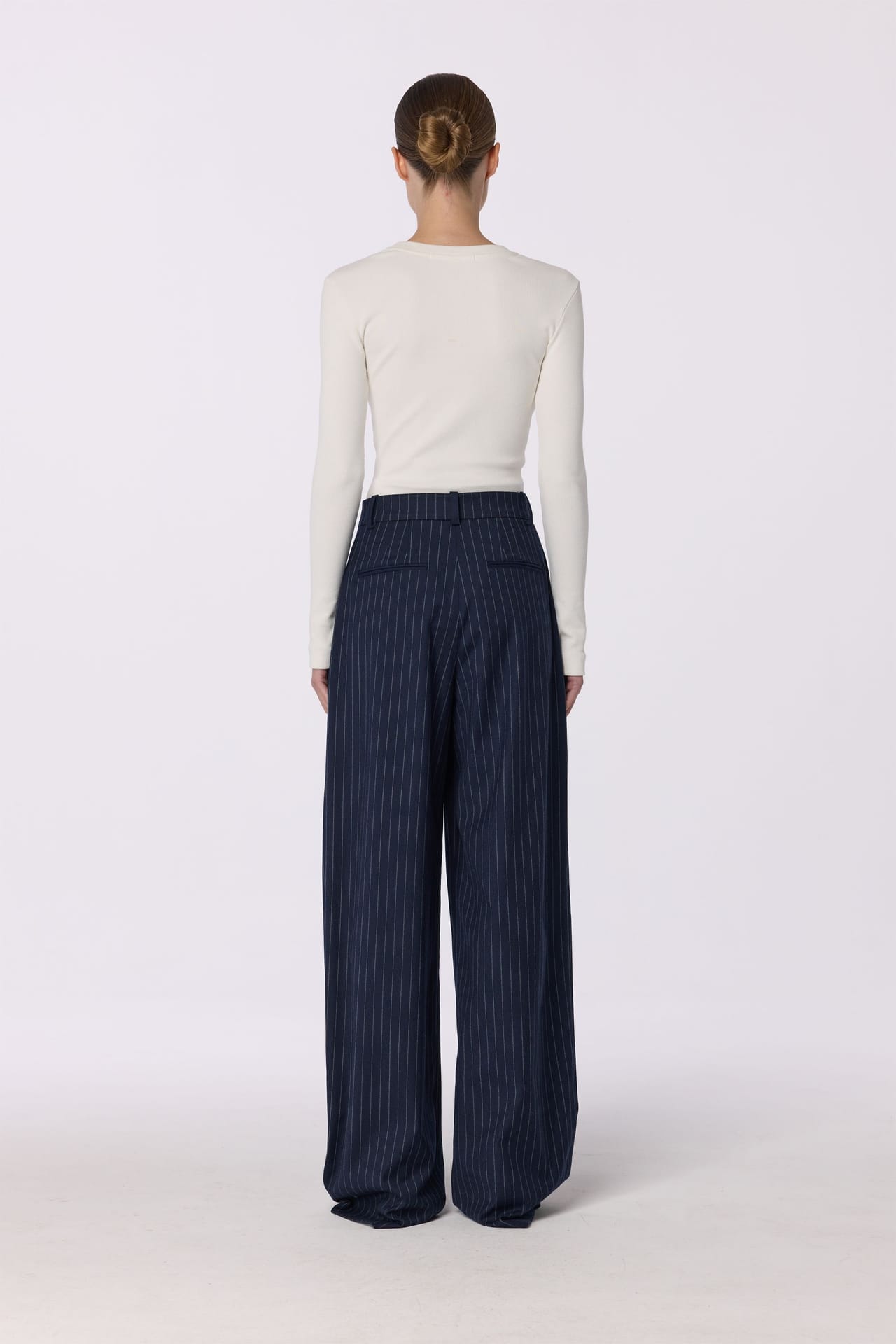Relaxed wool pants with a mid-rise fit - Photo 4