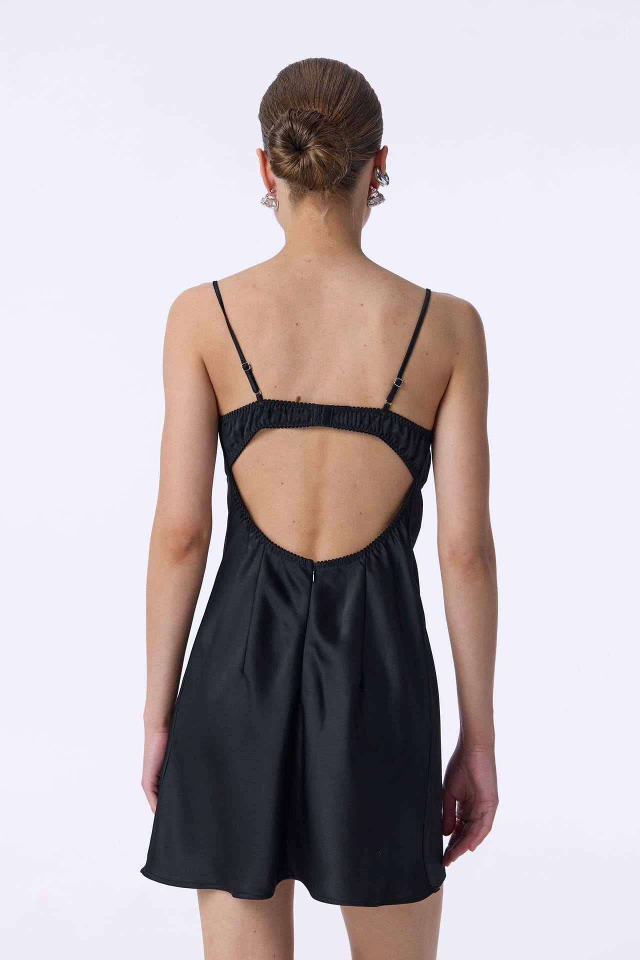 Mini dress with thin straps and lace - Photo 2