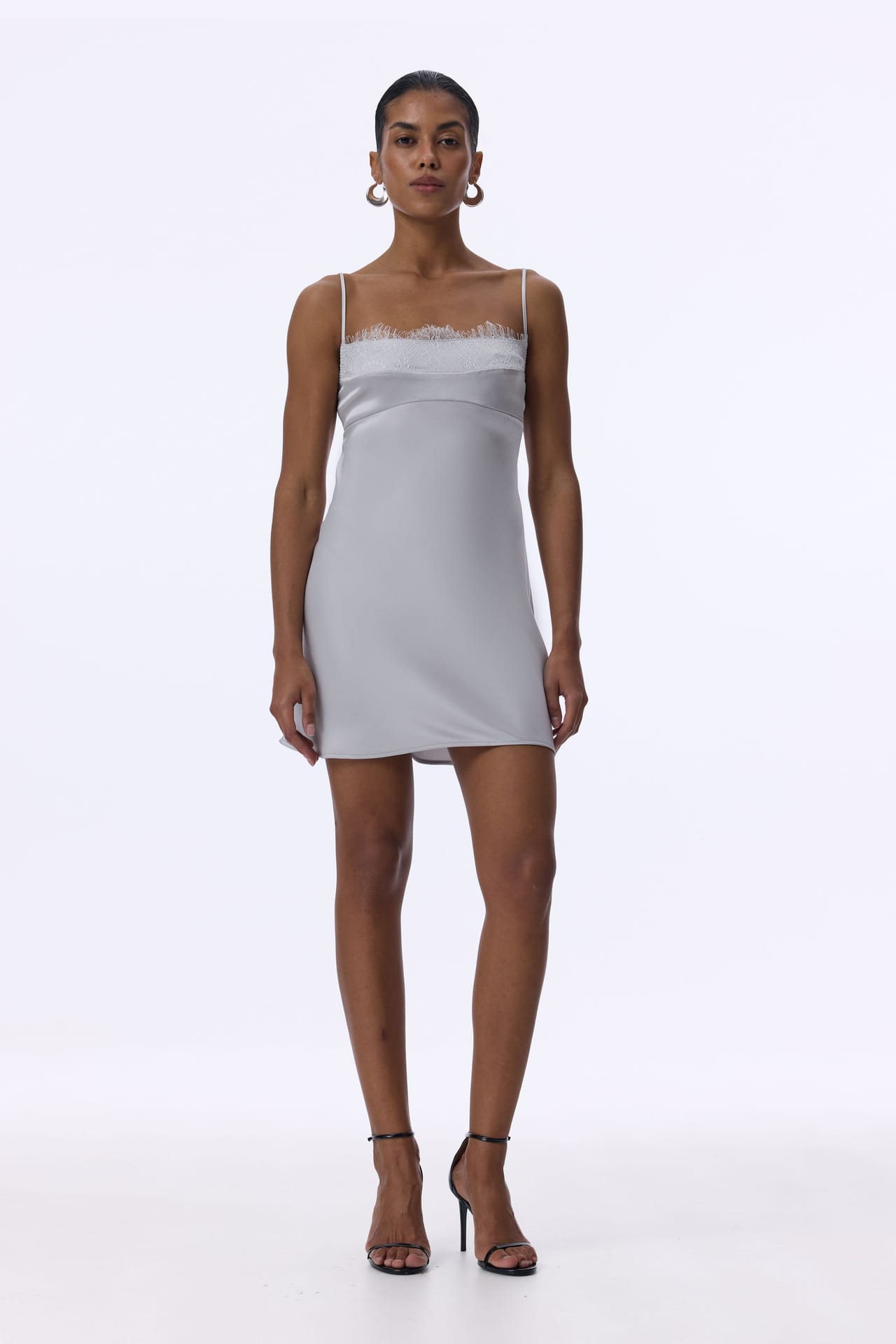 Mini robe à fines bretelles et dentelle - Photo 1