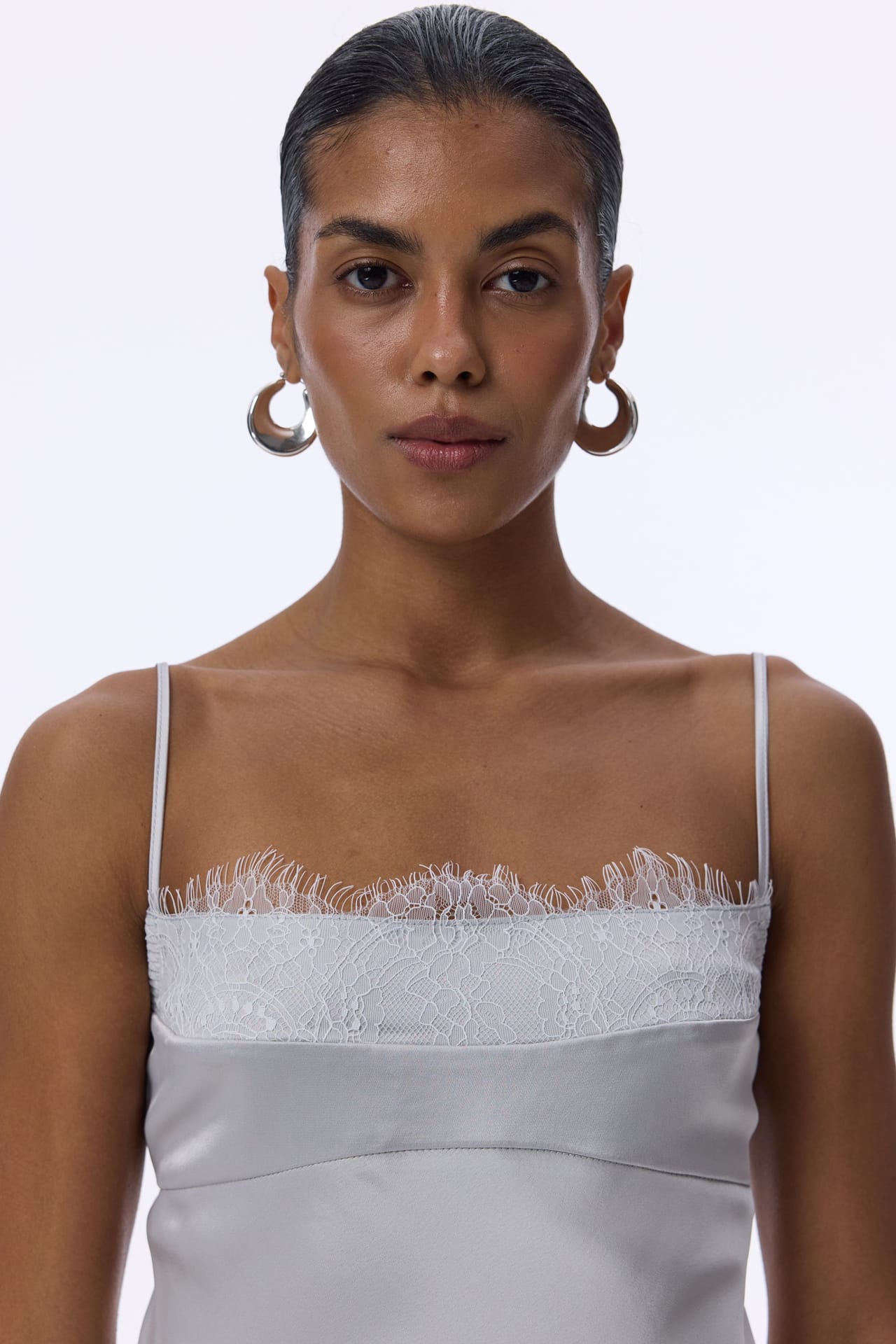 Mini robe à fines bretelles et dentelle - Photo 5
