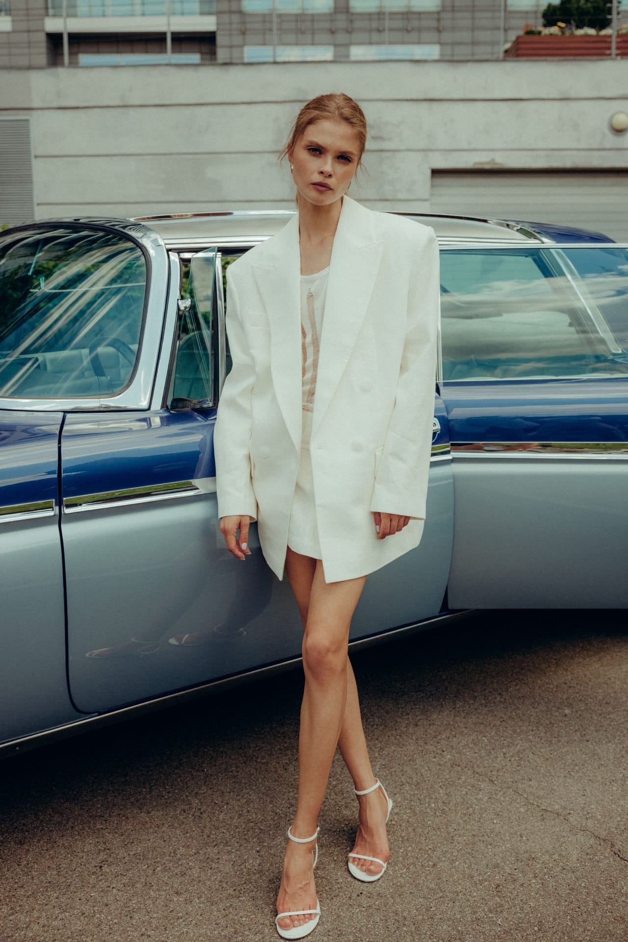 Oversized double-breasted linen blazer with shoulder pads - Photo 3