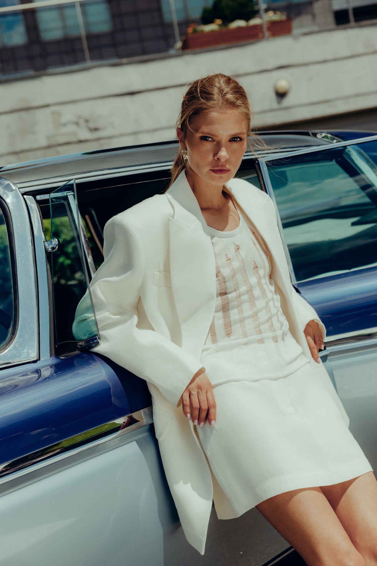 Oversized double-breasted linen blazer with shoulder pads - Photo 4