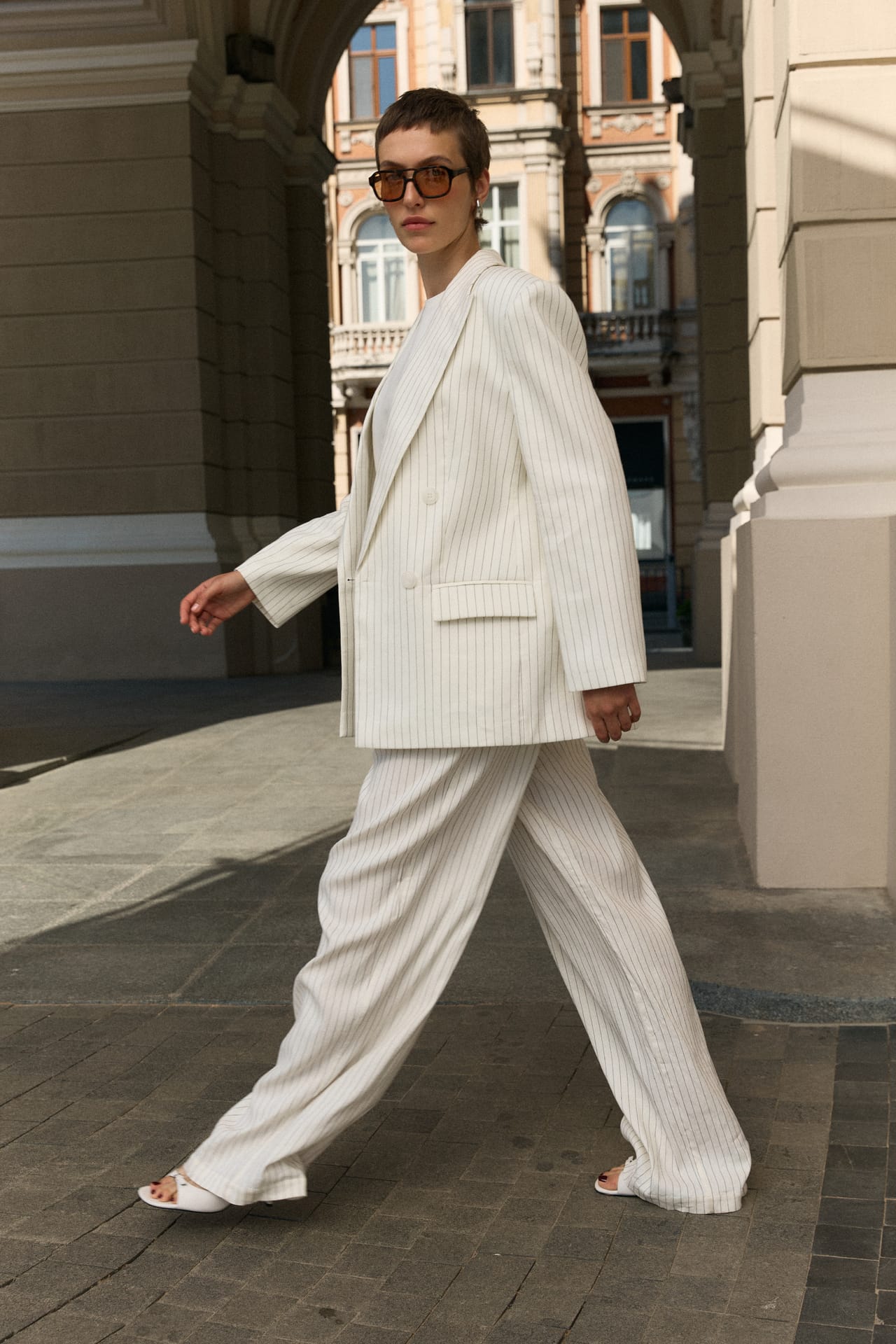 Blazer oversize en lin à double boutonnage avec épaulettes - Photo 5