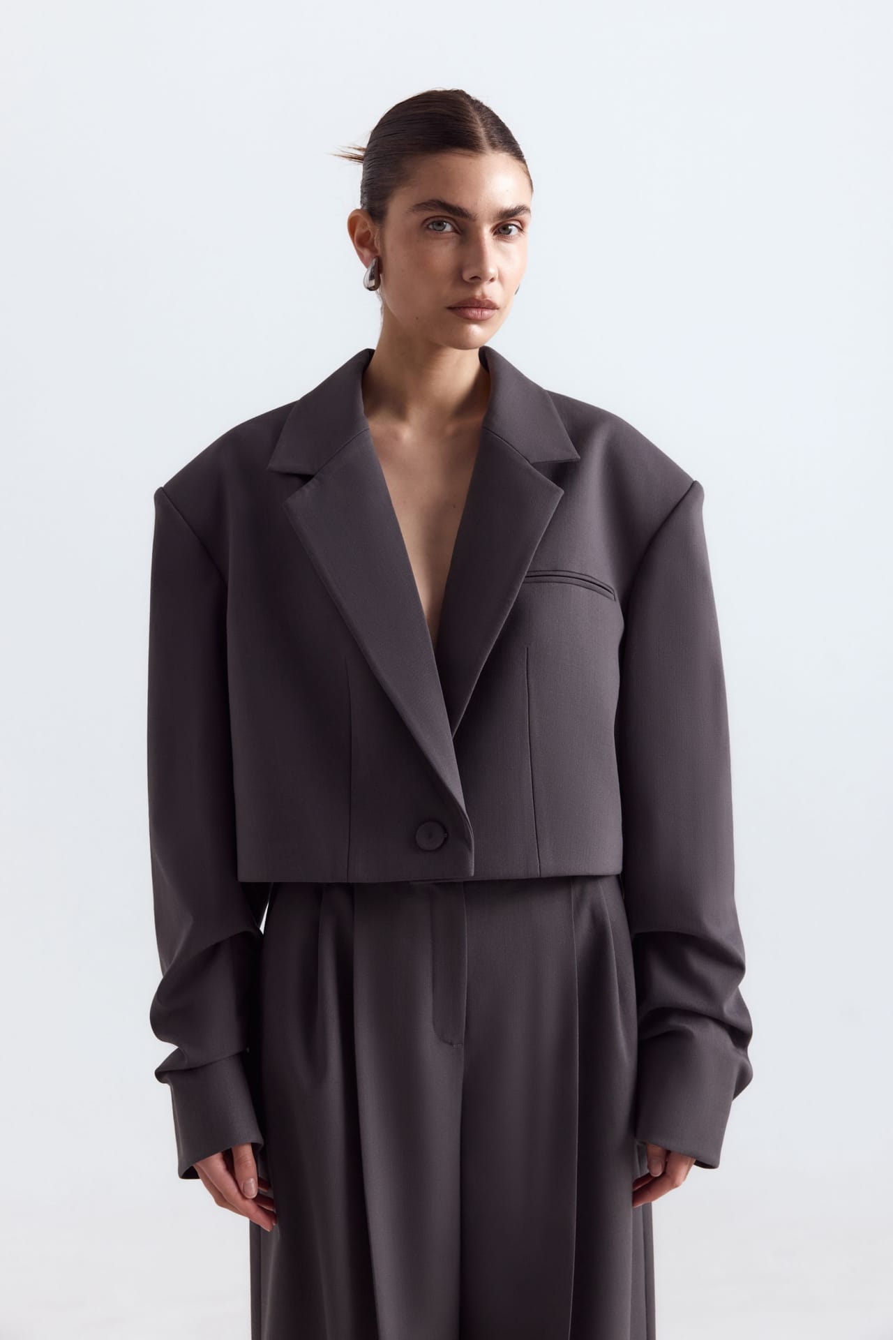 Cropped wool blazer with gathered details on the sleeves - Photo 1