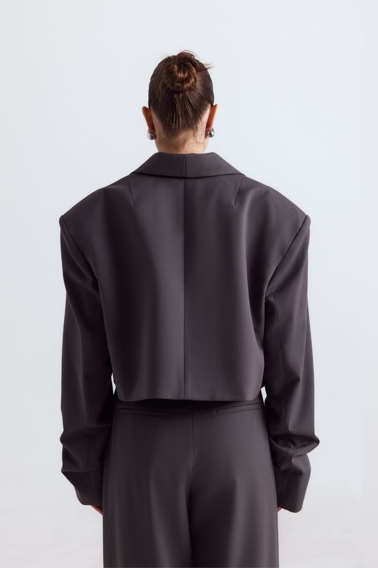 Cropped wool blazer with gathered details on the sleeves - Photo 2