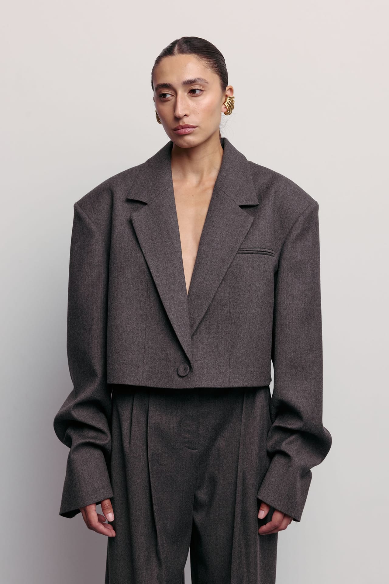 Cropped wool blazer with gathered details on the sleeves - Photo 1