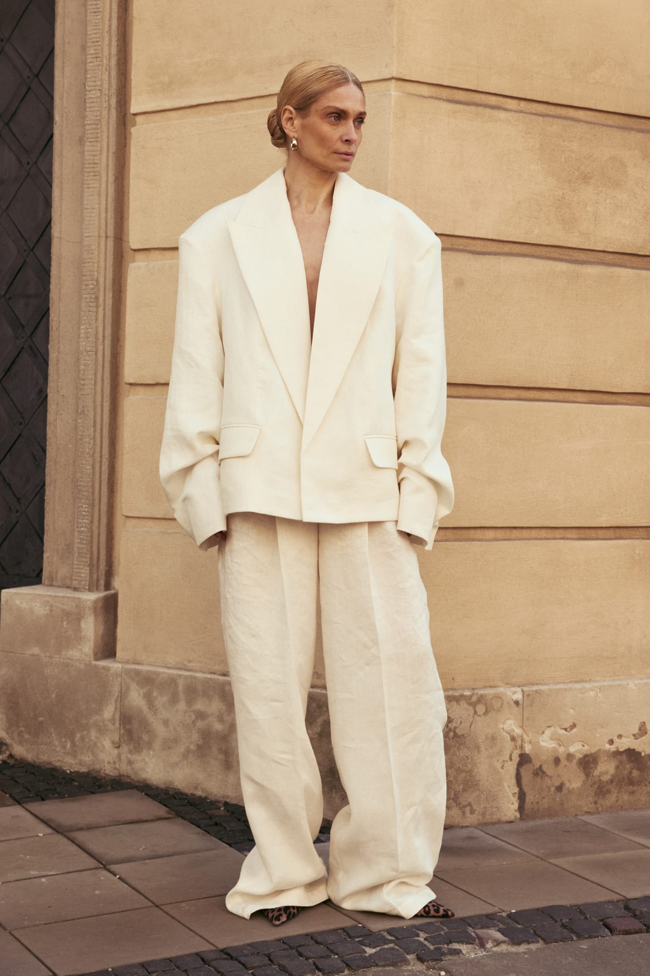 Blazer oversize en lin avec fronces sur la manche - Photo 3