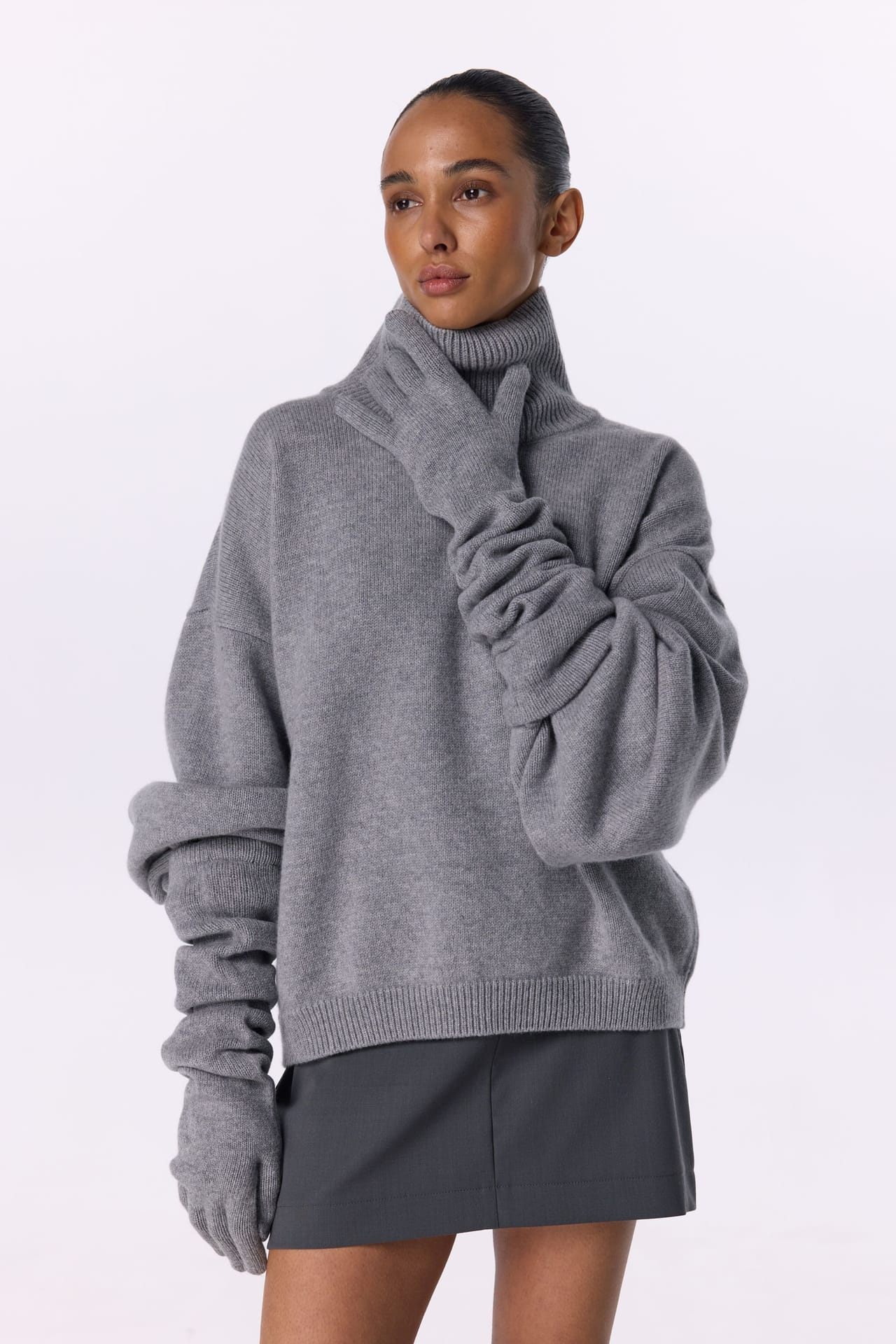 Oversized cropped sweater - Photo 2