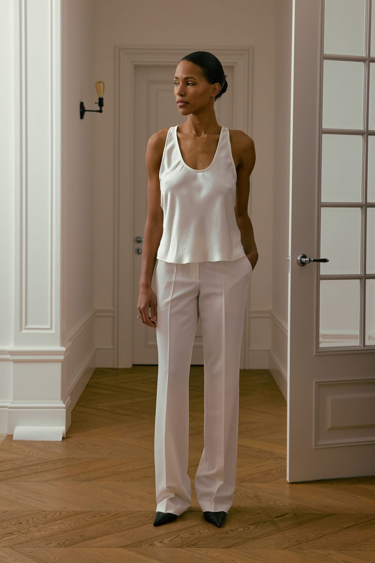 Top satiné à décolleté profond - Photo 3