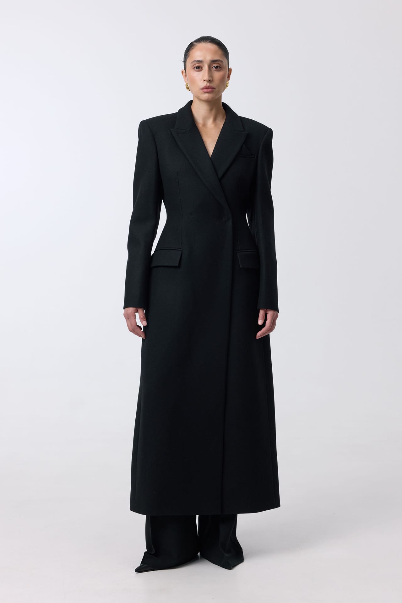 Fitted coat with accent shoulders - Photo 3