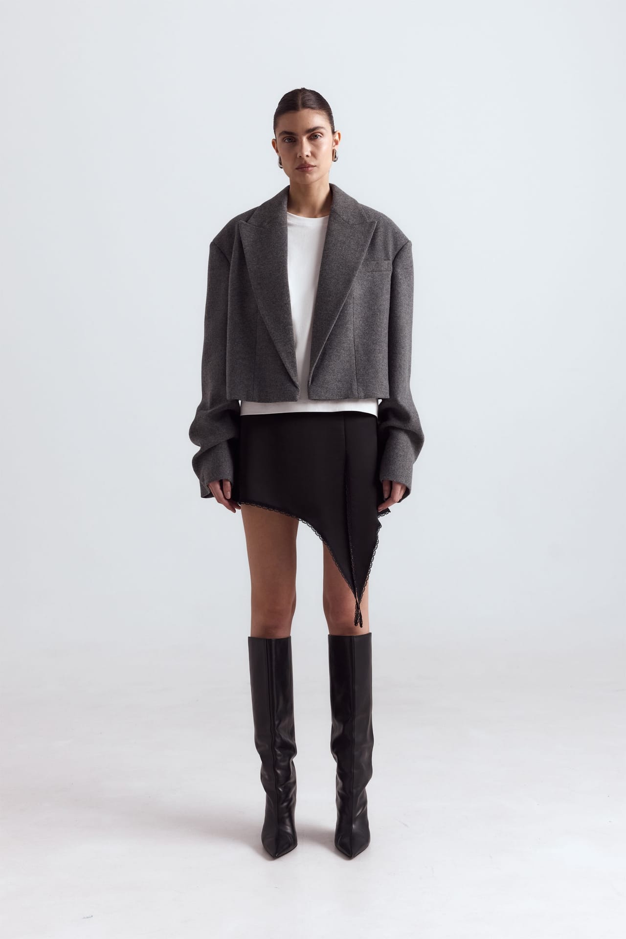 Cropped coat with a gathering on the sleeve - Photo 3