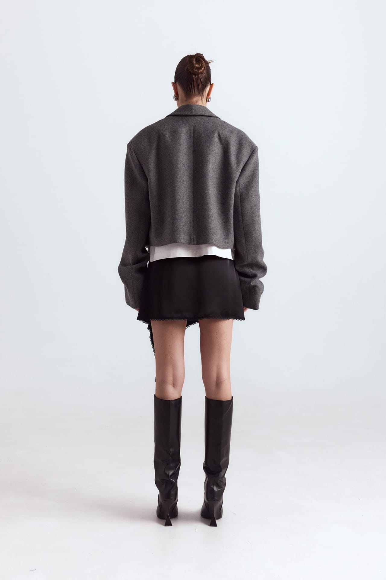 Cropped coat with a gathering on the sleeve - Photo 4