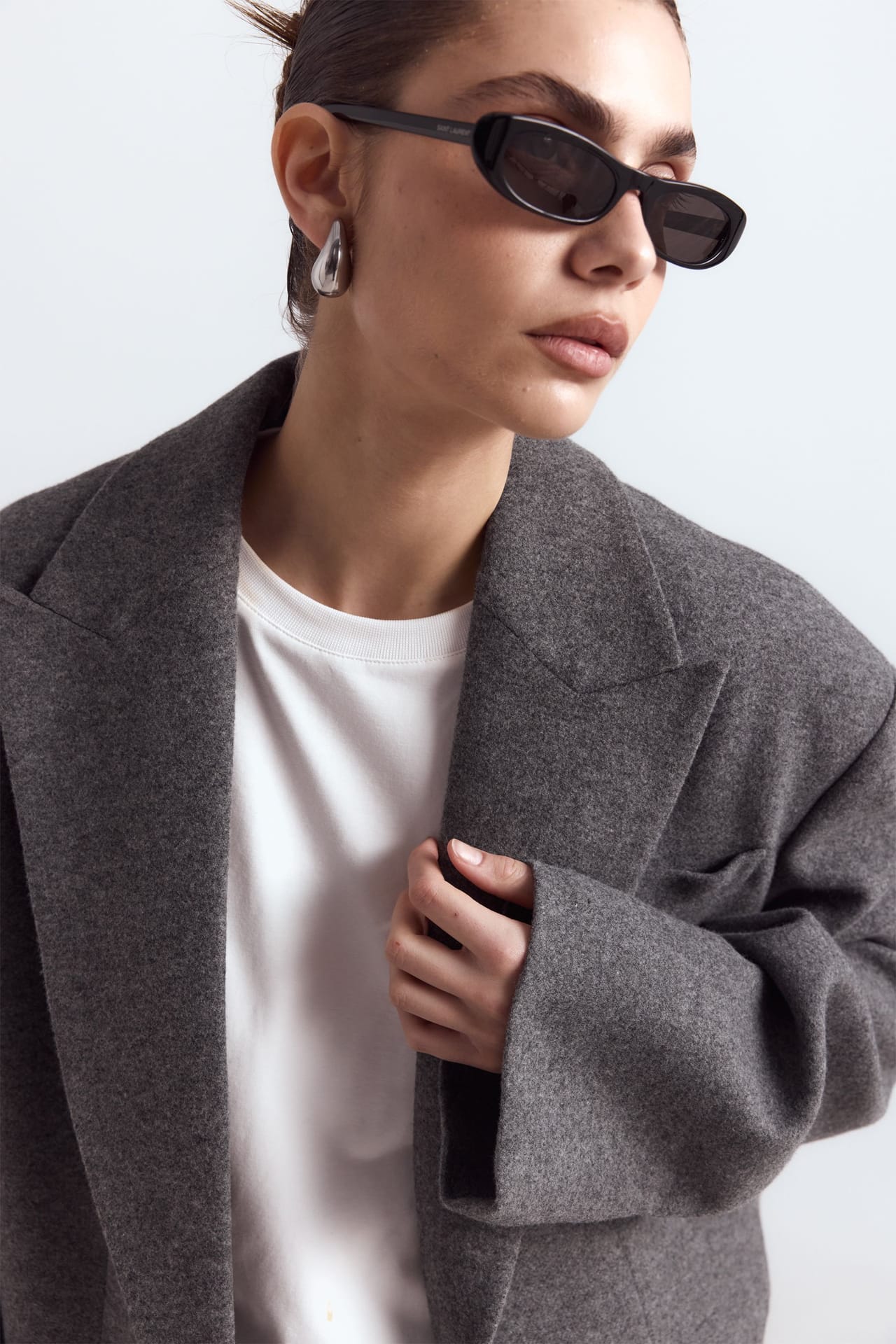 Cropped coat with a gathering on the sleeve - Photo 5