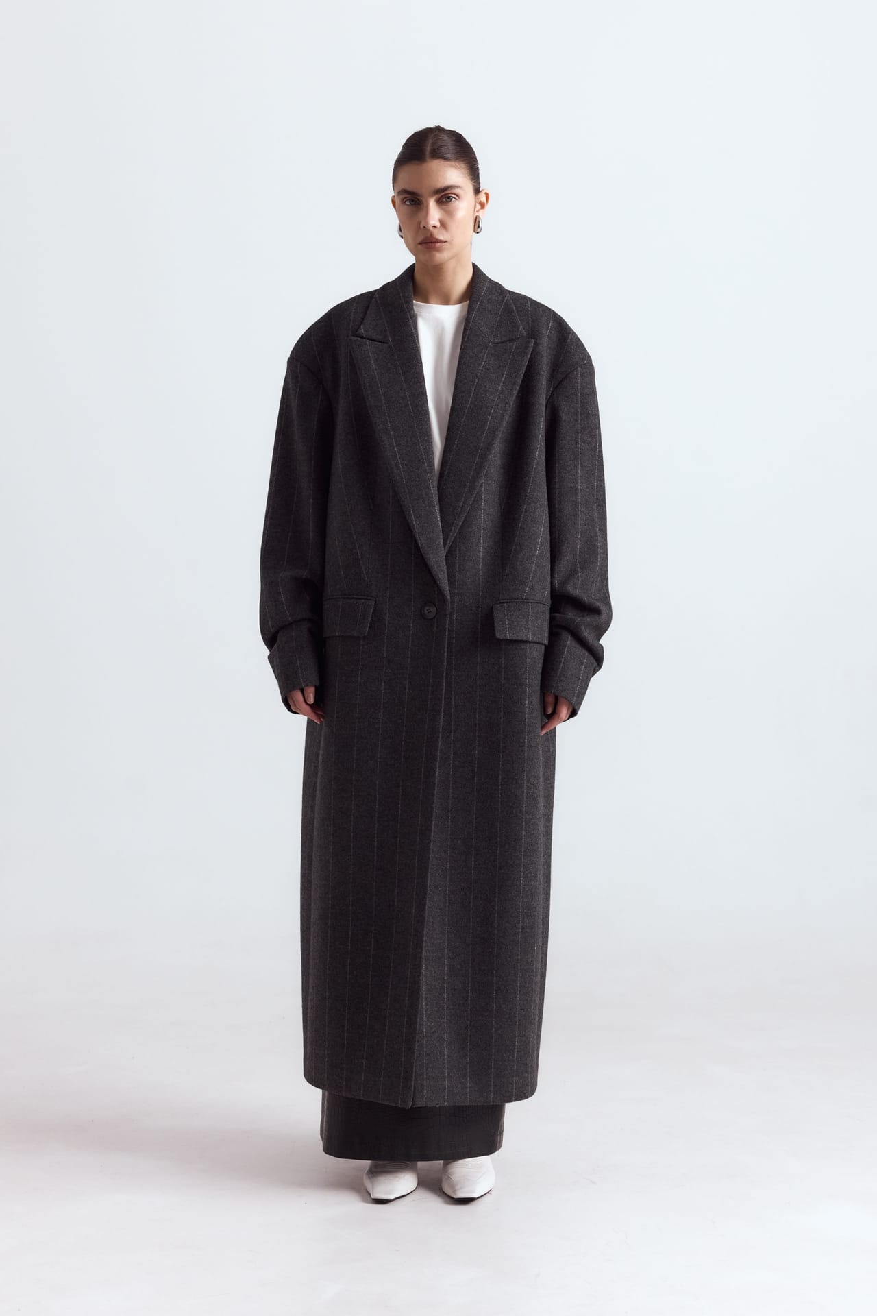 Straight-cut coat with gathered sleeves - Photo 3