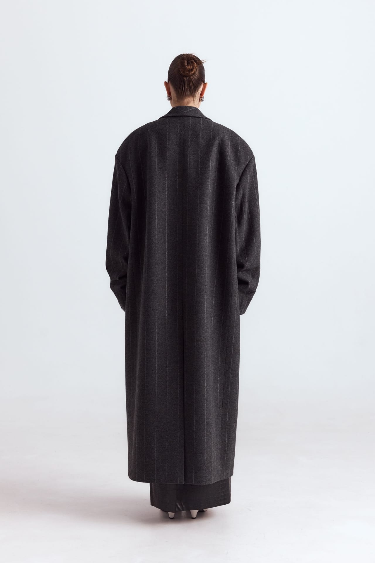 Straight-cut coat with gathered sleeves - Photo 4
