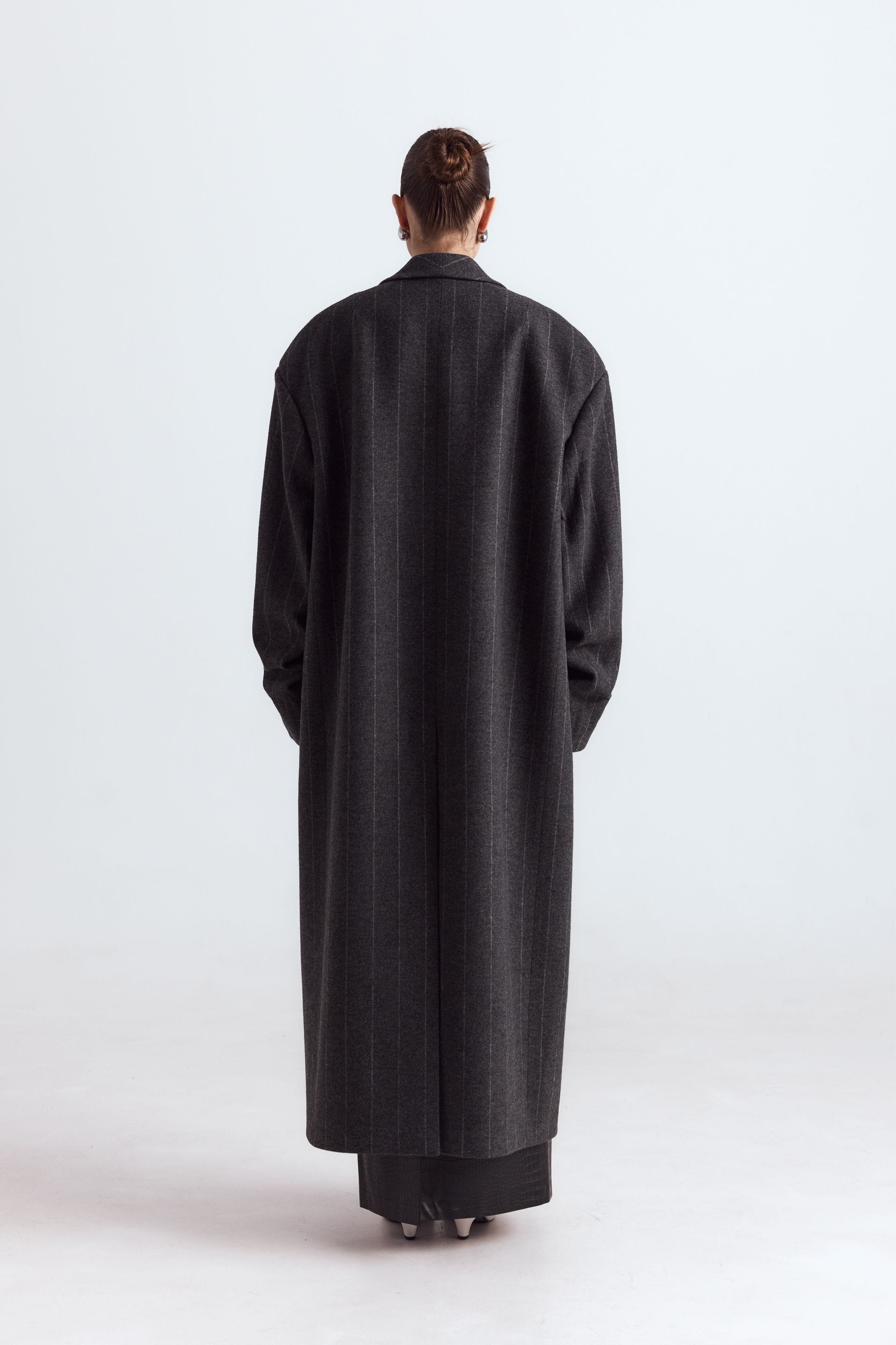 Straight-cut coat with gathered sleeves - WWU-OC1069-10-5 - Photo 2