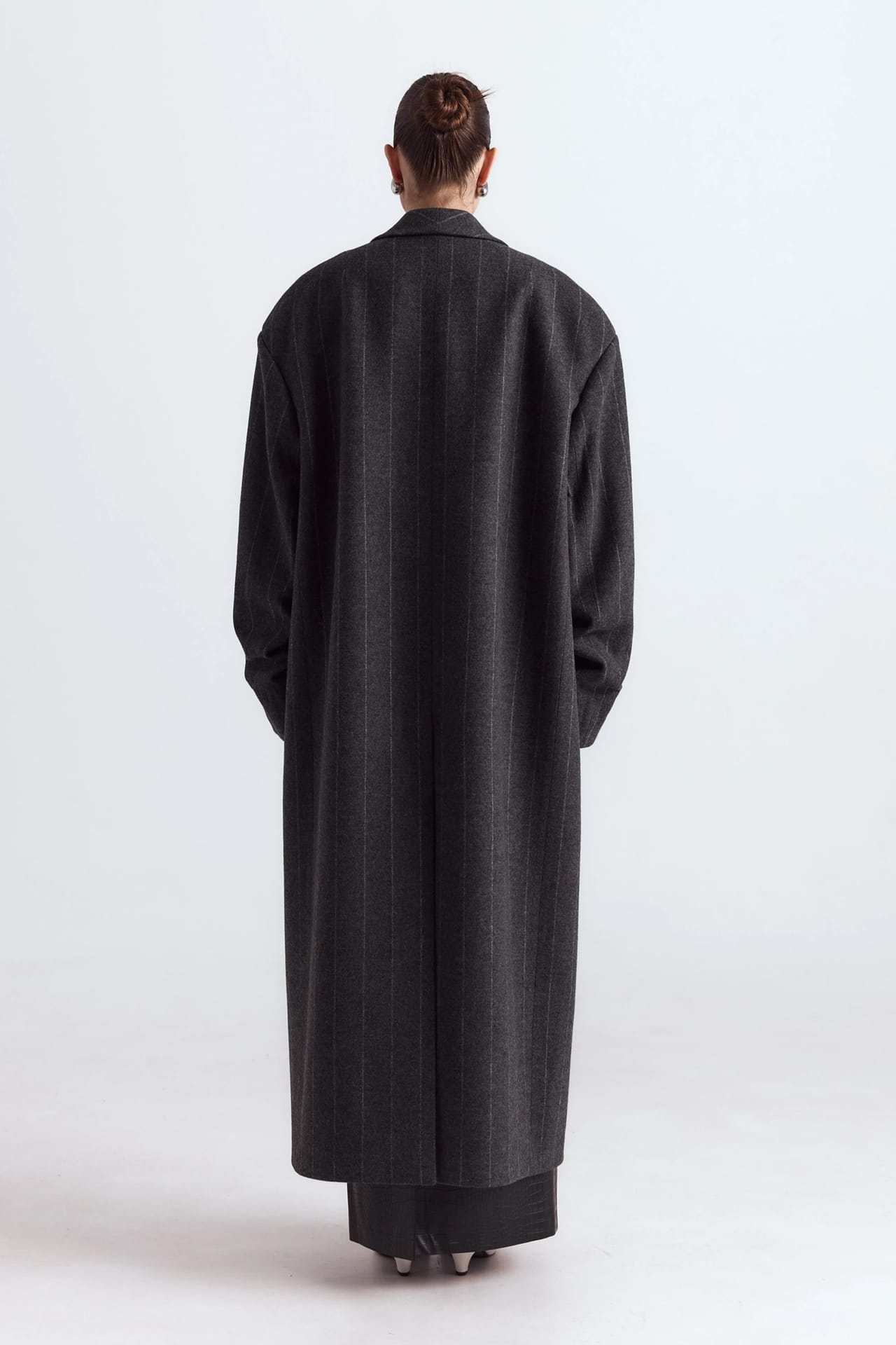 Straight-cut coat with gathered sleeves - Photo 2