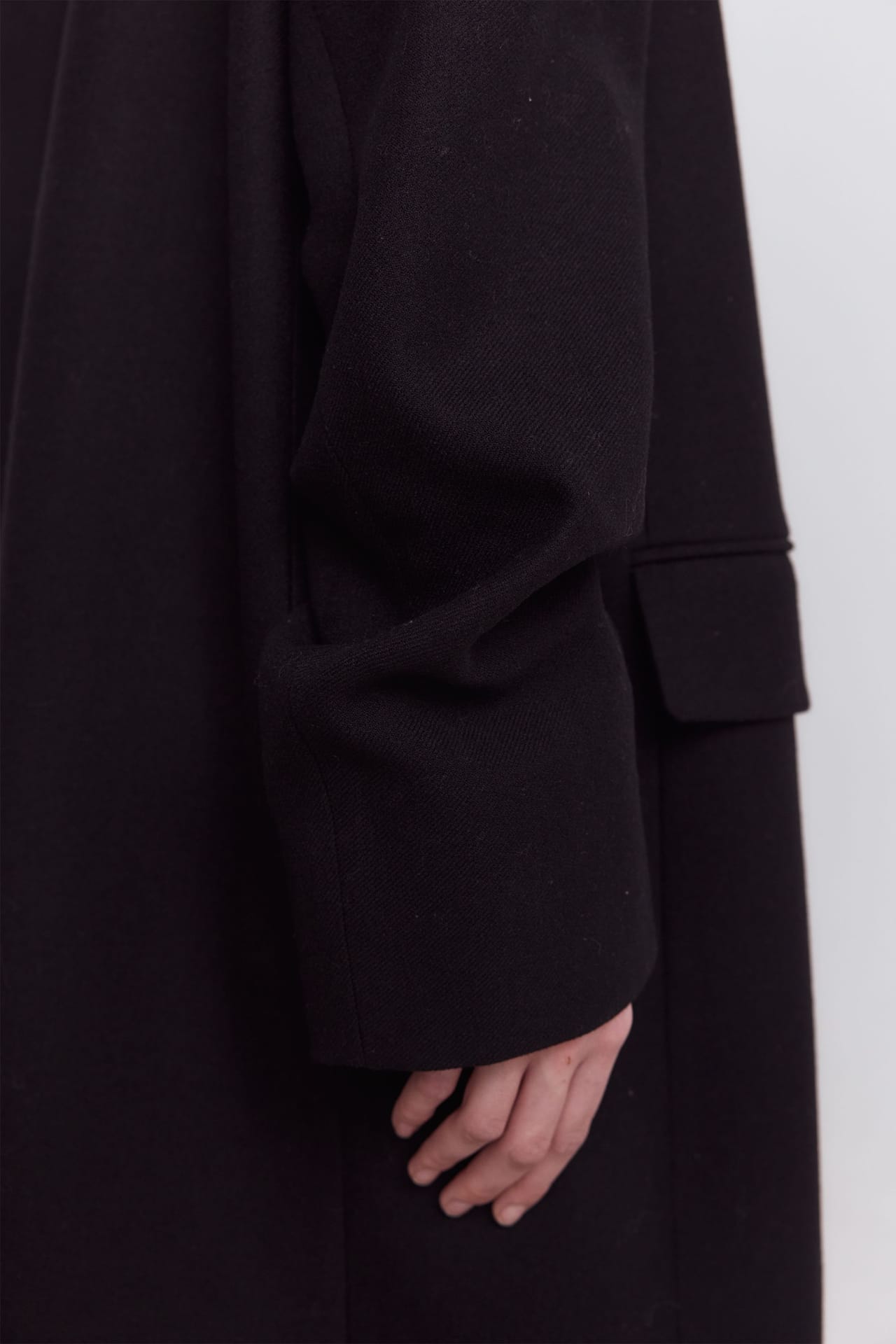 Straight-cut coat with gathered sleeves - Photo 5