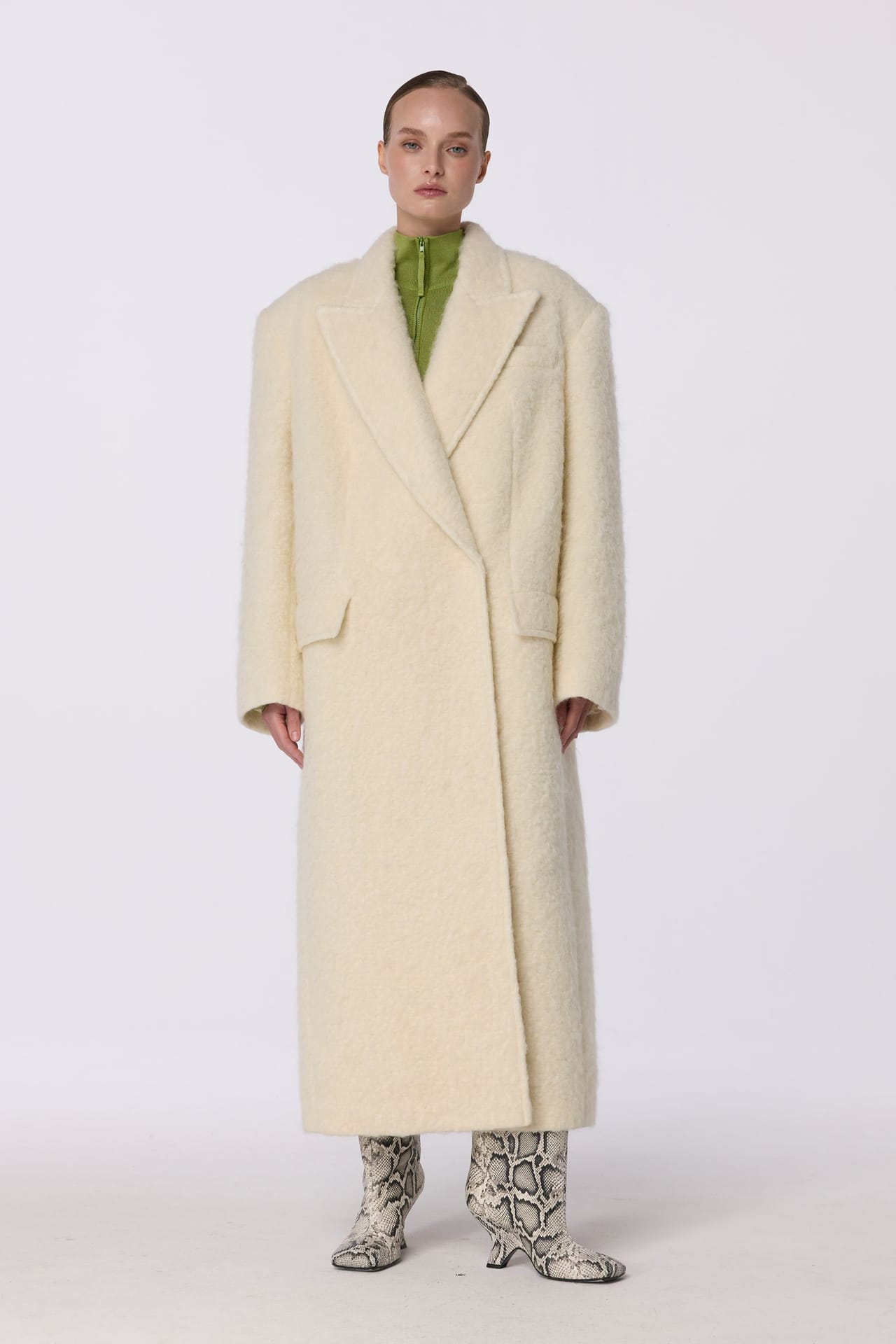 Oversized straight cut alpaca coat - Photo 1