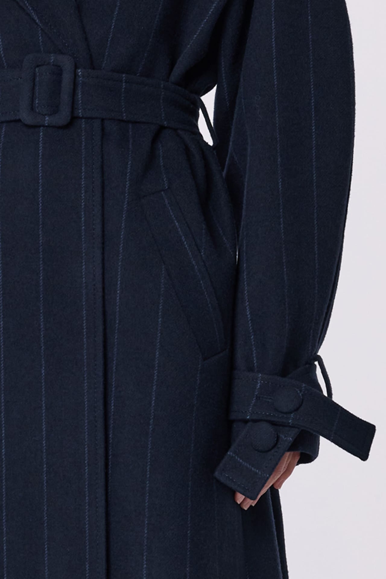 Maxi coat with dropped sleeves - Photo 5