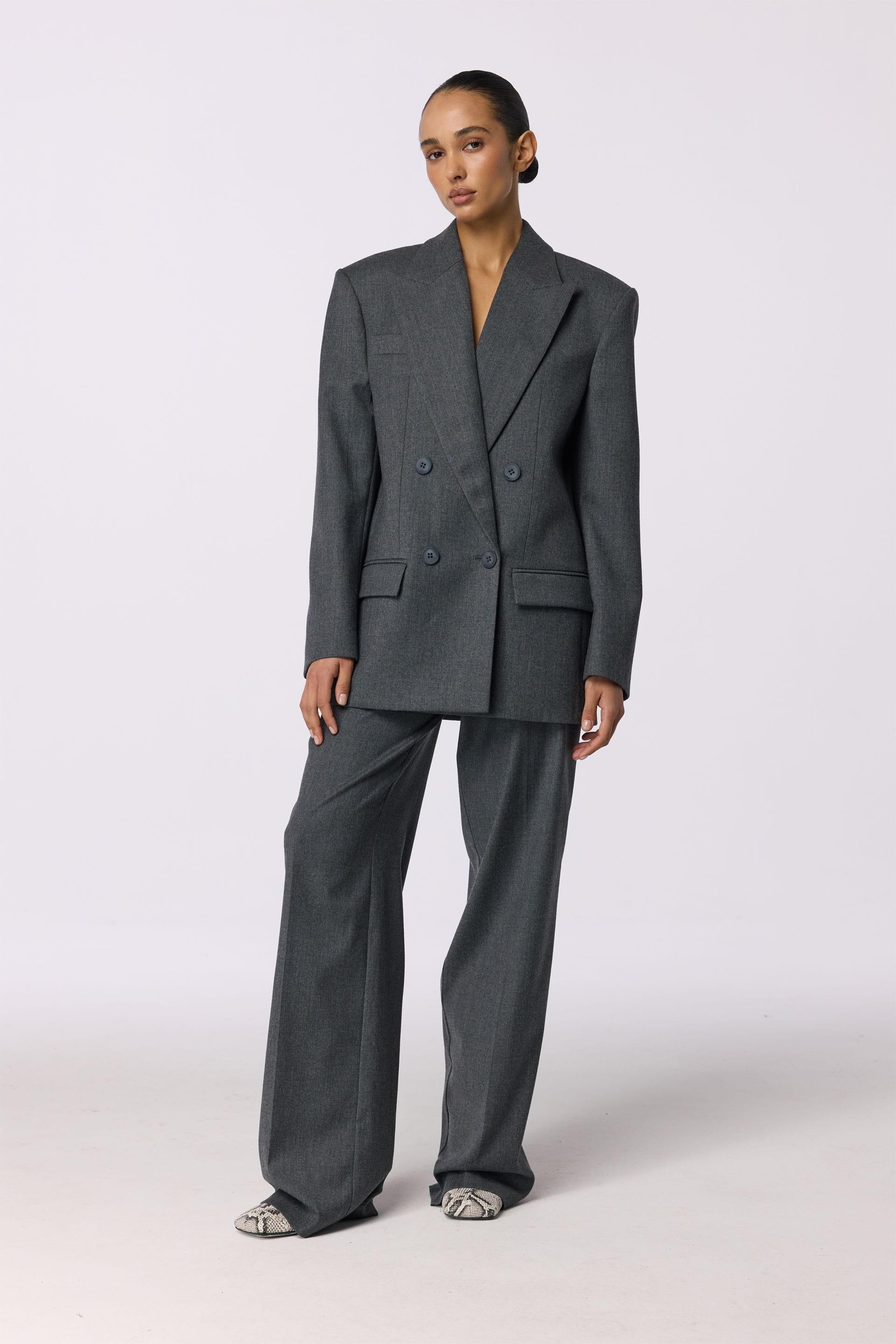 Go to product page - Pantalon en laine à taille moyenne avec plis marqués Pantalon en laine à taille moyenne avec plis marqués - WWB-P1015-7-2 - Photo 1