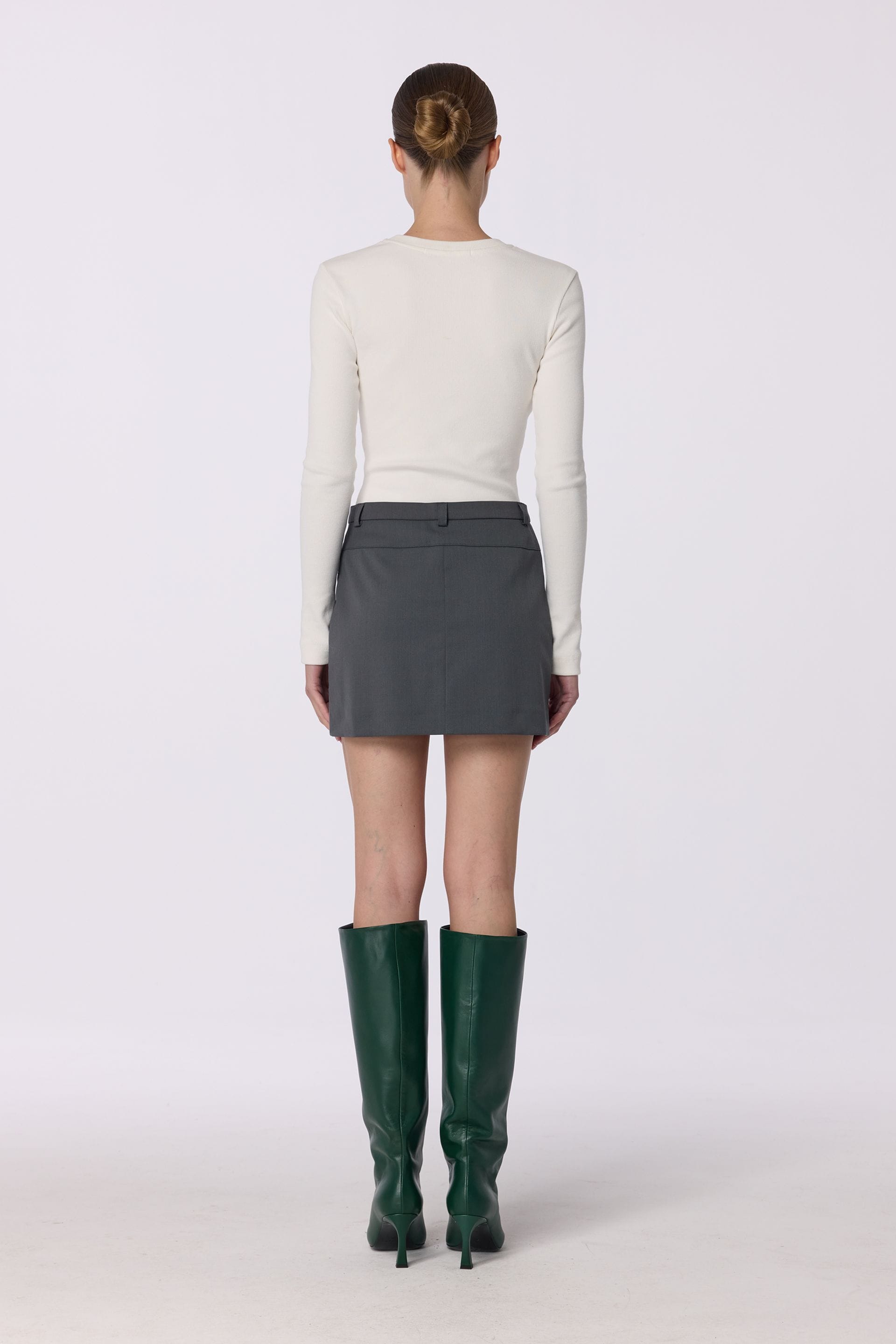 Go to product page - Jupe mini en laine à taille moyenne Jupe mini en laine à taille moyenne - WWB-SK1033-18-1 - Photo 2