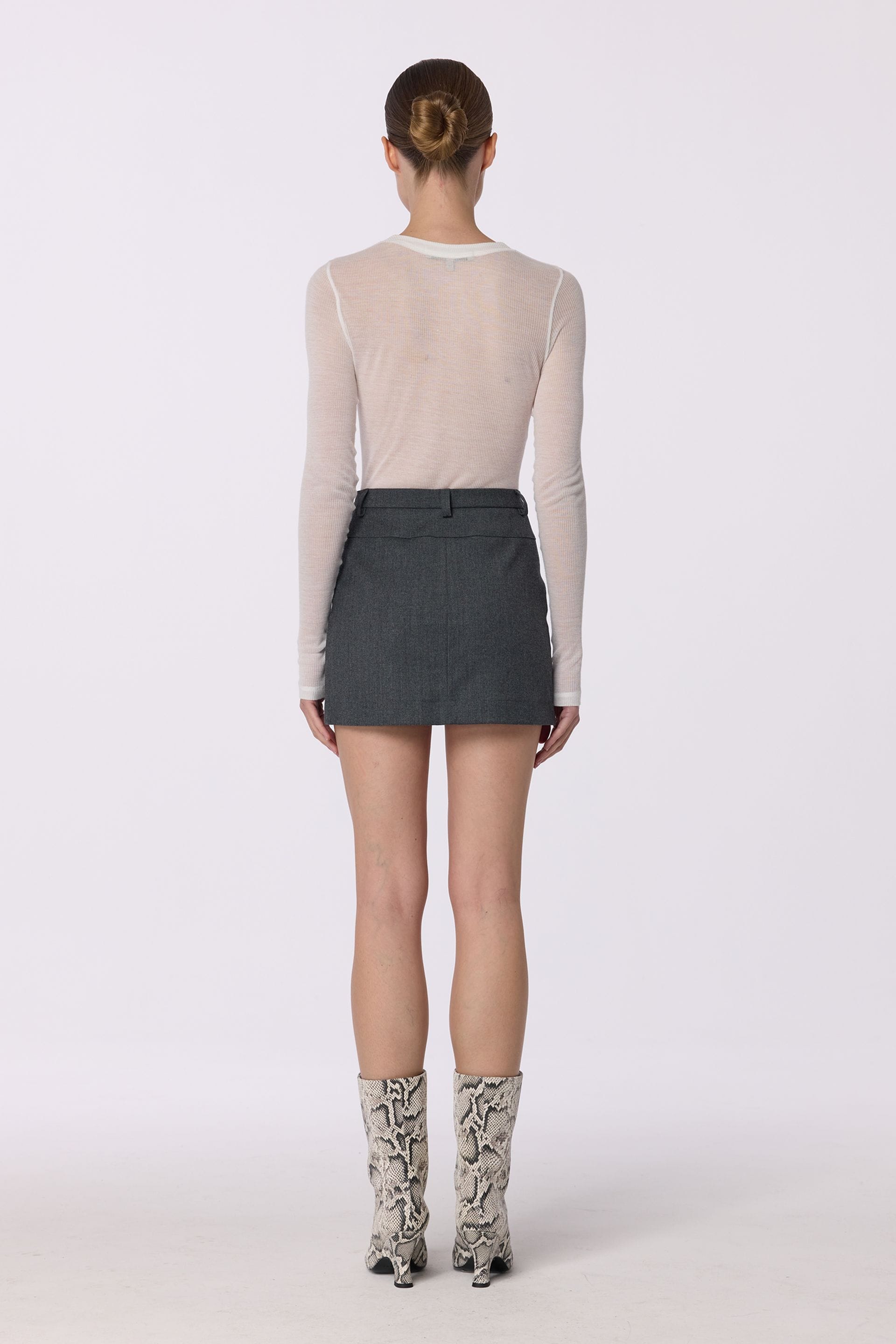Go to product page - Jupe mini en laine à taille moyenne Jupe mini en laine à taille moyenne - WWB-SK1033-7-2 - Photo 2