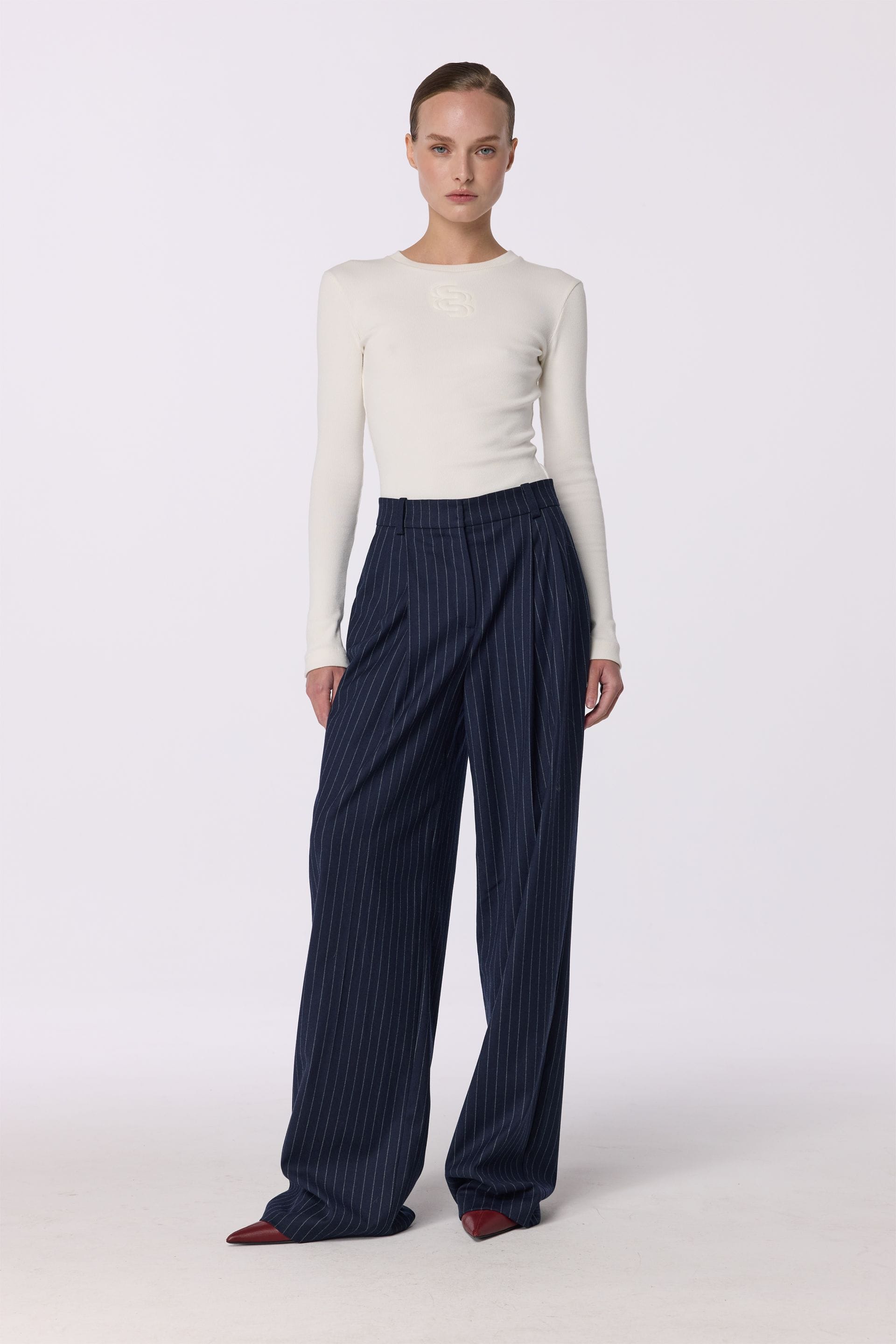 Go to product page - Relaxed wool pants with a mid-rise fit Relaxed wool pants with a mid-rise fit - WWB-P1068-34-2 - Photo 3