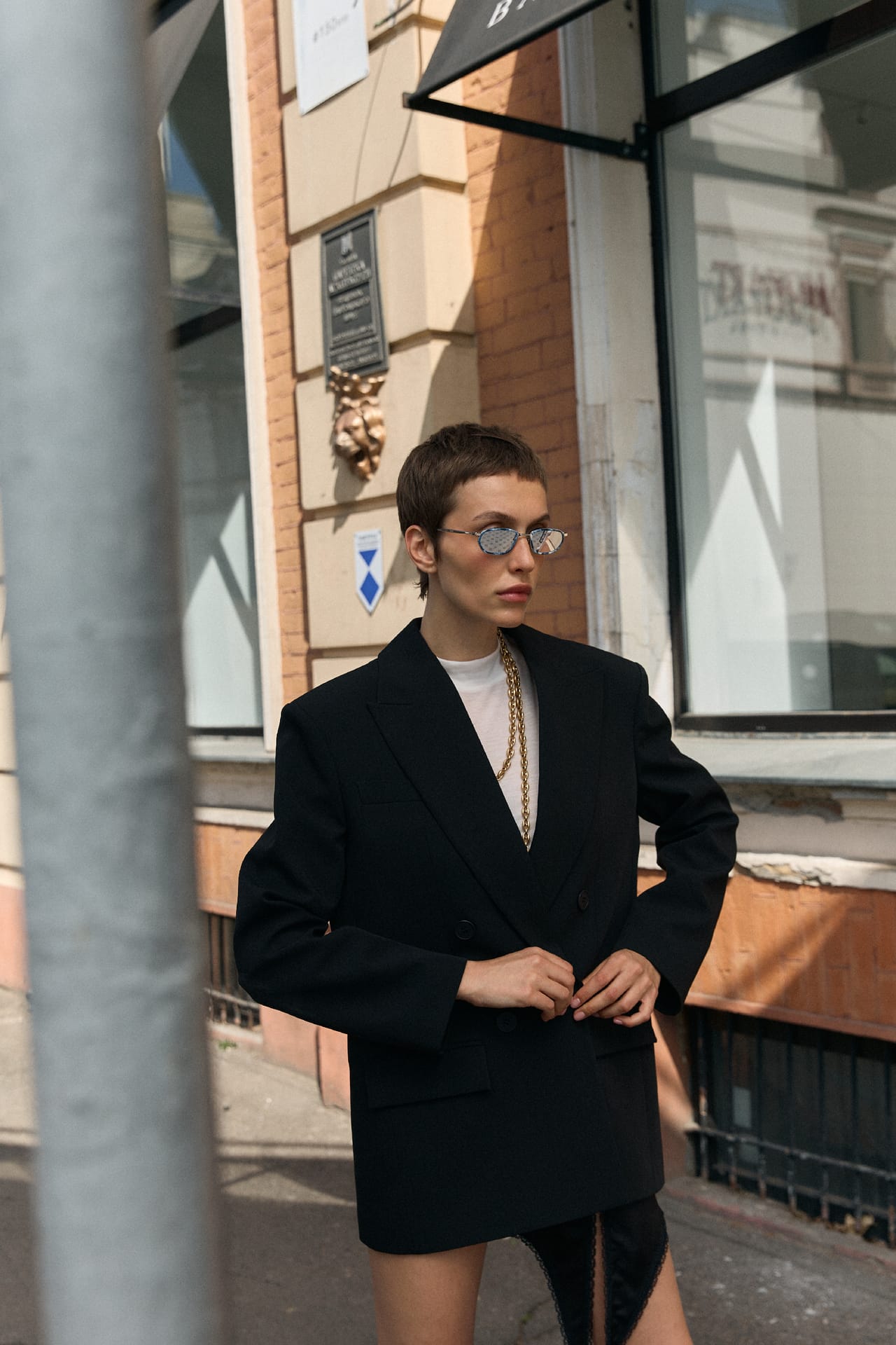 Zoom in - Oversized double-breasted cotton blazer with shoulder pads Oversized double-breasted cotton blazer with shoulder pads - Photo 3