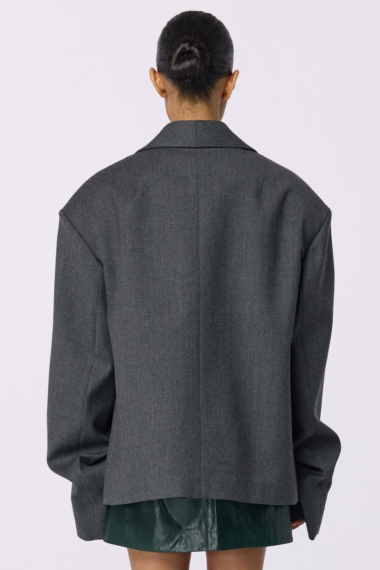 Zoom in - Oversized wool blazer with gathered sleeves Oversized wool blazer with gathered sleeves - Photo 4